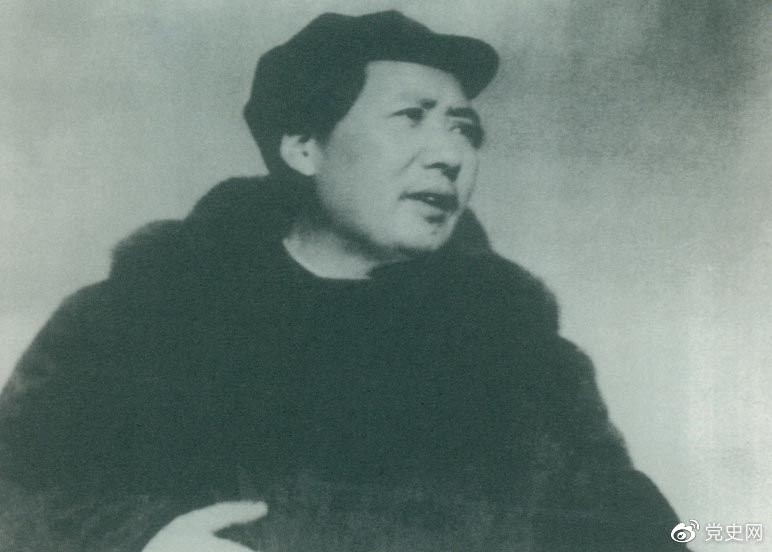 　　1949年3月23日，毛澤東率領(lǐng)中共中央機(jī)關(guān)離開西柏坡前往北平。出發(fā)時(shí)，他對(duì)周恩來說，今天是進(jìn)京的日子，進(jìn)京趕考去。我們決不當(dāng)李自成，我們都希望考個(gè)好成績。